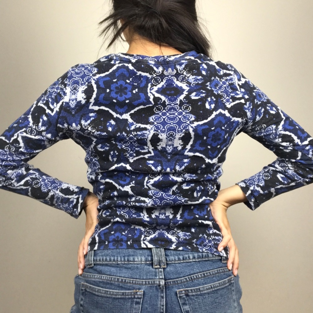 Relaxed blue pattern top - Picture 6 of 8